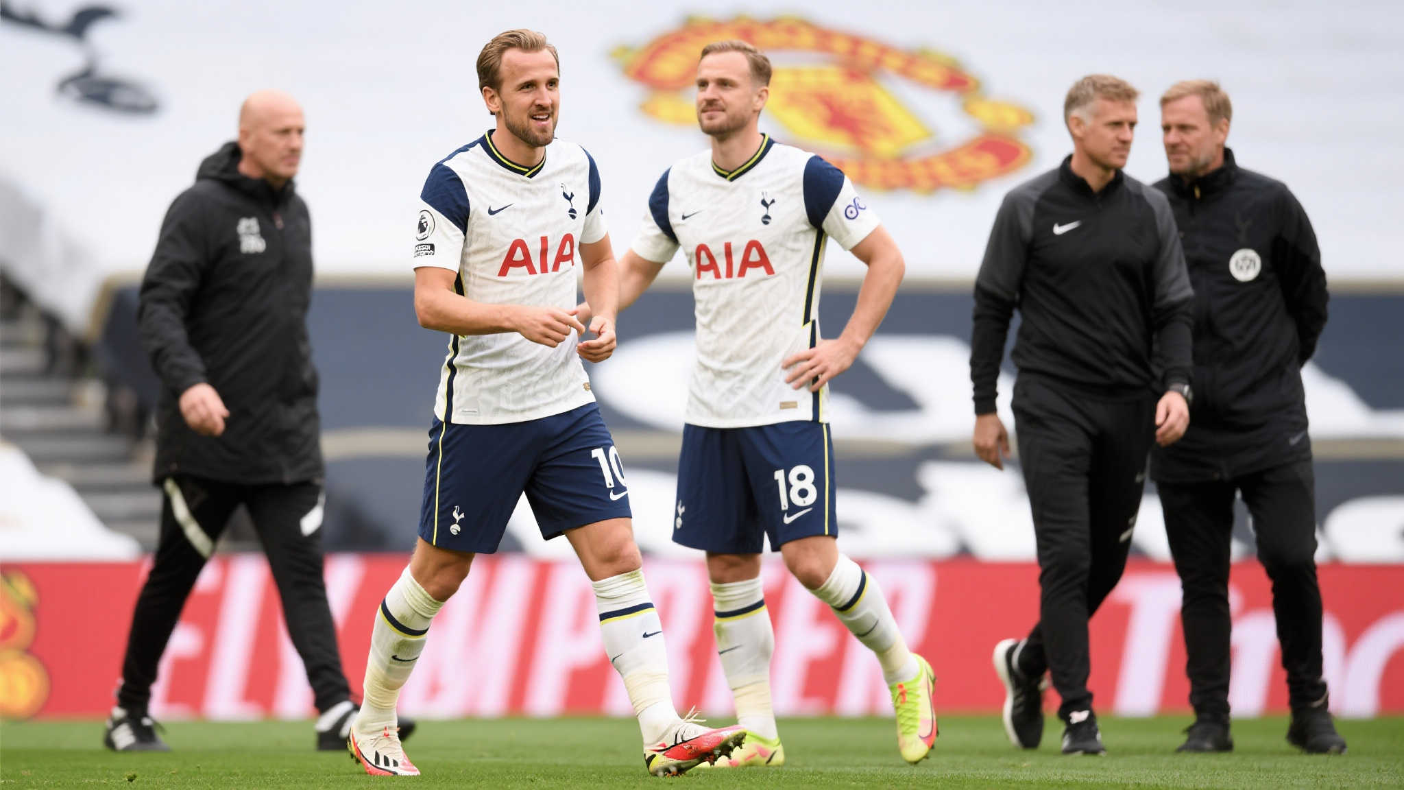 曼联6300万签姆贝莫达共识!奥纳纳坚守阵营,阿莫林无缘大马丁 结合历史案例来看,如当年的埃里克森加入热刺,这种策